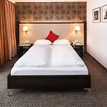 Hotel Plaza 4*